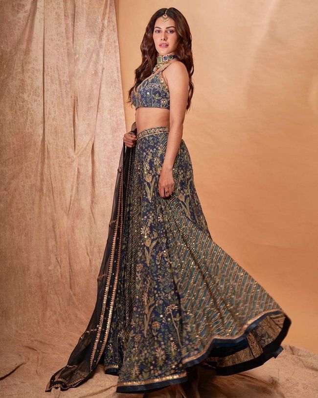 Amyra Dastur Looking Staggering In New Look